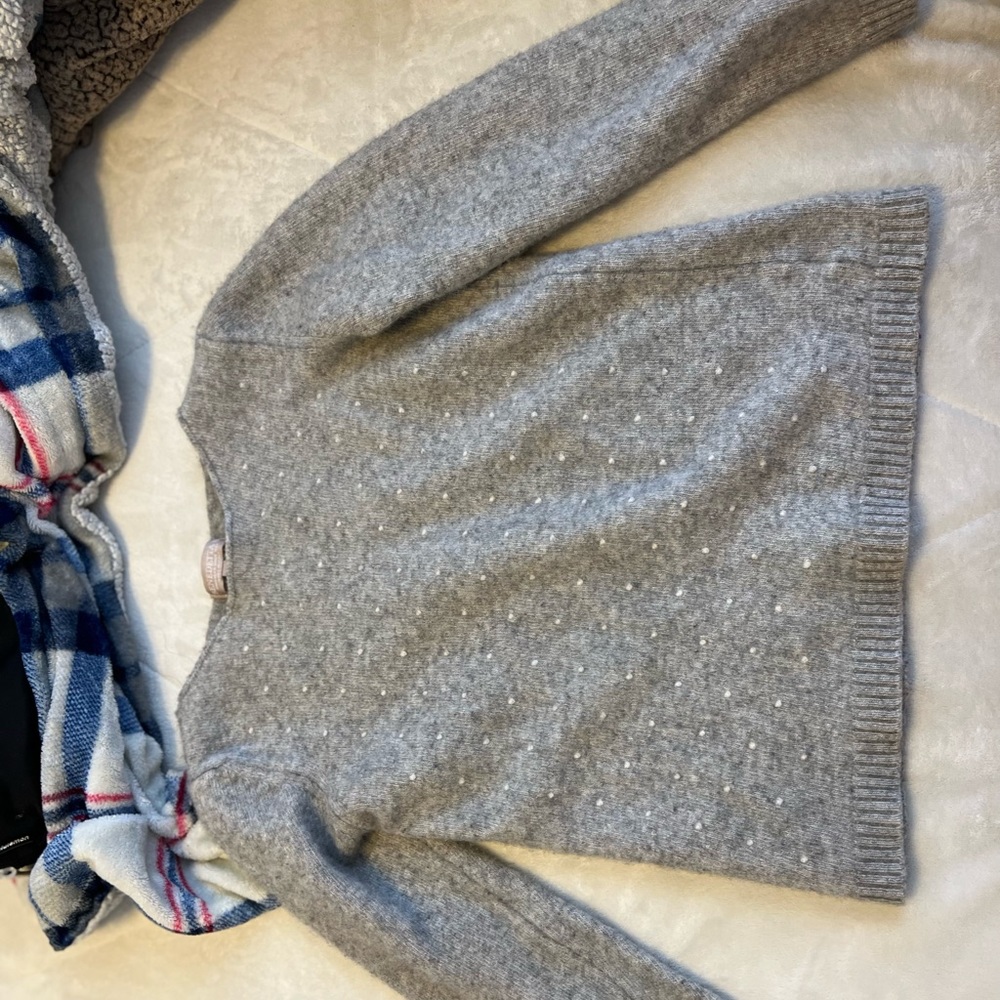 a grey spotted shirt. super soft and is a size large but fits a little smaller.